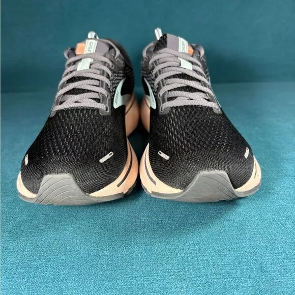 Size 10.5 - Women’s Brooks Ghost 14 shoes