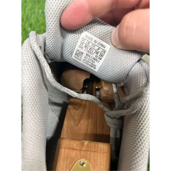 Size 11 - adidas Yeezy Boost 700 V2 Cream