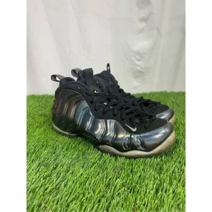 Size 9 - Nike Air Foamposite One Hologram
