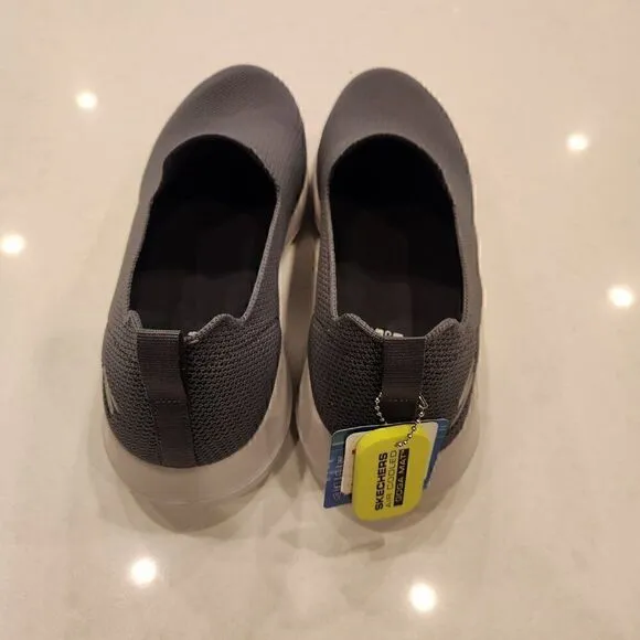 Skechers Go Walk Air Cooled GOGA MAT shoes. Size 13