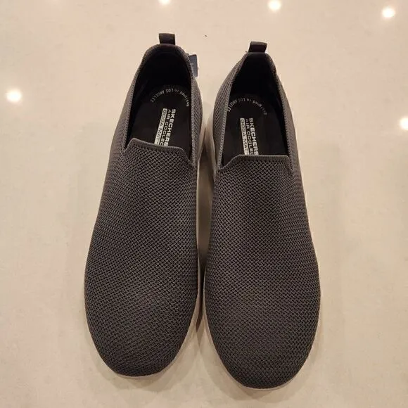 Skechers Go Walk Air Cooled GOGA MAT shoes. Size 13