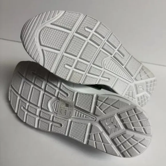 Skechers Women’s Uno 2-Air Around You Sneakers White, Size 6.5 M