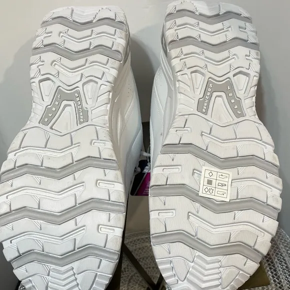 Sketchers Women’s Sport Premium Sneaker Size 10 White Leather NWT