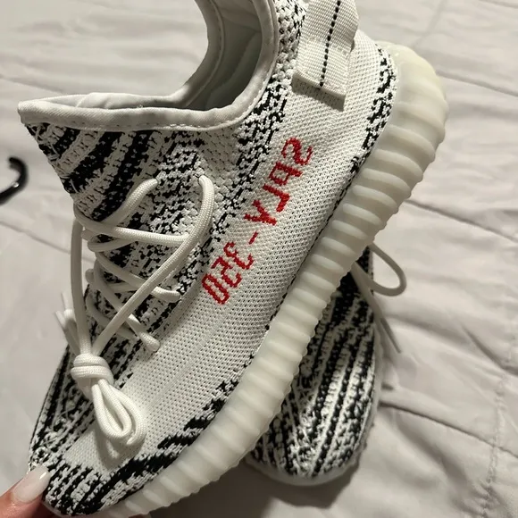 Sneakers - EUR41 or women’s 9.5 or men’s 7.5