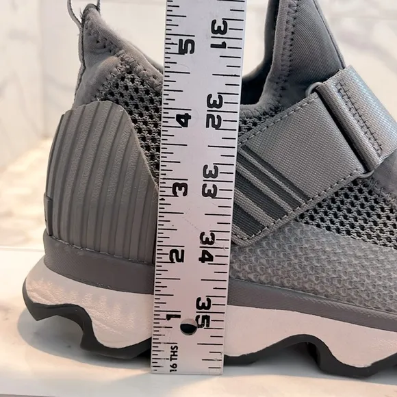 Sorel Kinetic Gray &amp; White Impact Trainers Sneakers Shoes Women’s Size 9.5