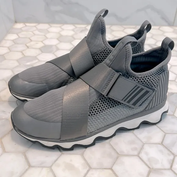 Sorel Kinetic Gray &amp; White Impact Trainers Sneakers Shoes Women’s Size 9.5