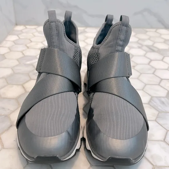 Sorel Kinetic Gray &amp; White Impact Trainers Sneakers Shoes Women’s Size 9.5
