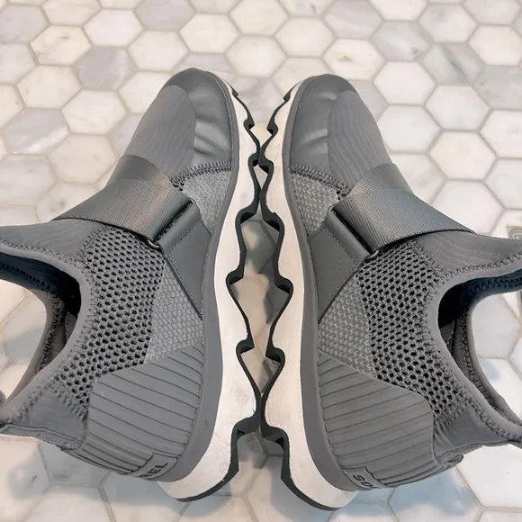 Sorel Kinetic Gray &amp; White Impact Trainers Sneakers Shoes Women’s Size 9.5