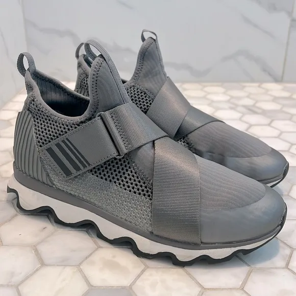 Sorel Kinetic Gray &amp; White Impact Trainers Sneakers Shoes Women’s Size 9.5