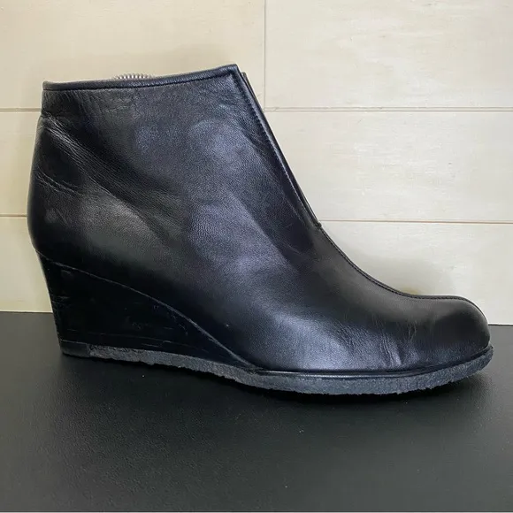 Stuart Weitzman Ankle Boots Women's Size 8 Shoes M Black Leather Split Toe Wedge