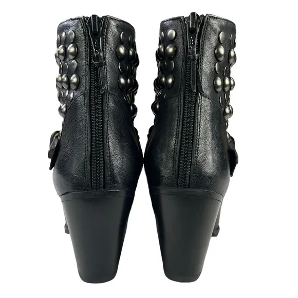 Stuart Weitzman City Slicker Studded Western Leather Ankle Boots Womens Size 6.5