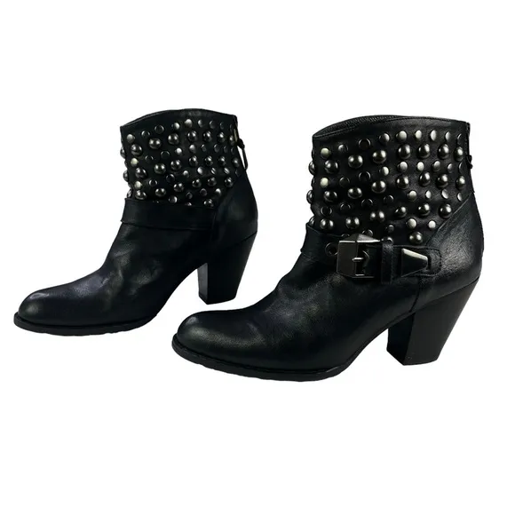 Stuart Weitzman City Slicker Studded Western Leather Ankle Boots Womens Size 6.5