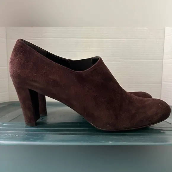 Stuart Weitzman Elegant Brown Suede Women's Heels Size 8.5 NWOT