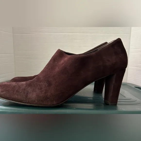 Stuart Weitzman Elegant Brown Suede Women's Heels Size 8.5 NWOT
