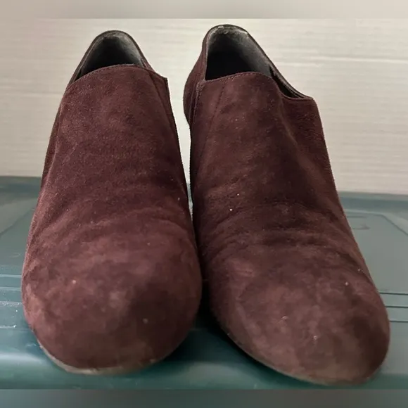 Stuart Weitzman Elegant Brown Suede Women's Heels Size 8.5 NWOT