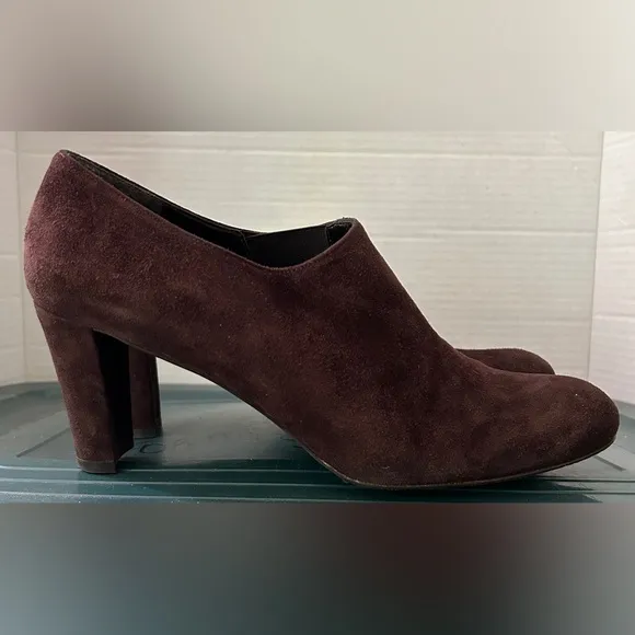 Stuart Weitzman Elegant Brown Suede Women's Heels Size 8.5 NWOT