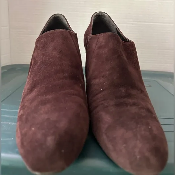 Stuart Weitzman Elegant Brown Suede Women's Heels Size 8.5 NWOT