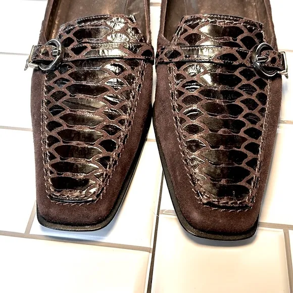 Stuart Weitzman Women Low Heel Brown Crocodile Pumps Size 8.                  K