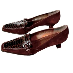 Stuart Weitzman Women Low Heel Brown Crocodile Pumps Size 8.                  K