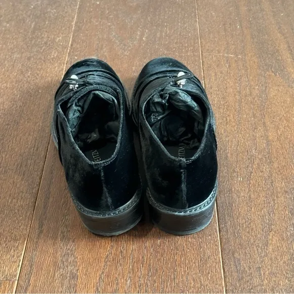 Stuart Weitzman Women’s Black Velvet Shoes Size 9