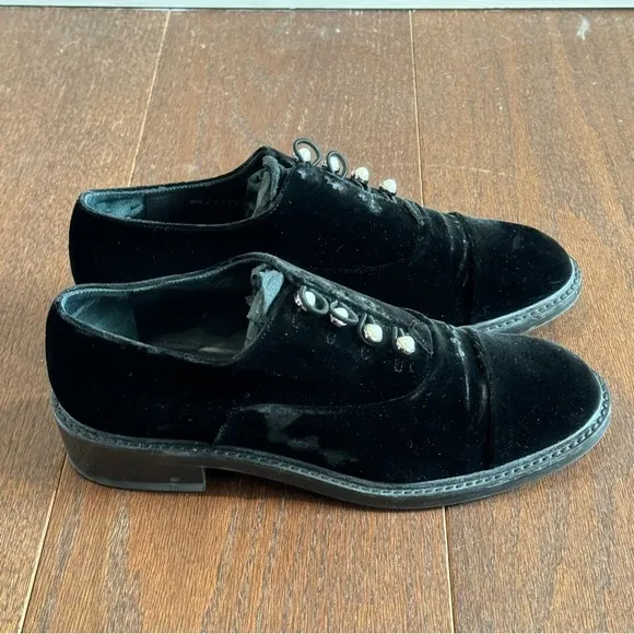 Stuart Weitzman Women’s Black Velvet Shoes Size 9