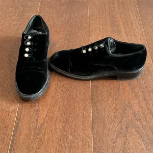 Stuart Weitzman Women’s Black Velvet Shoes Size 9