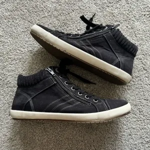 Taos Women’s 9 Startup Sneaker Shoes Black White STP-13988 Mid Top Lace Up Zip