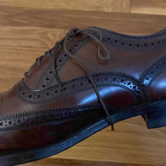 The Florsheim Shoe Men’s Brown Shoes Size 9