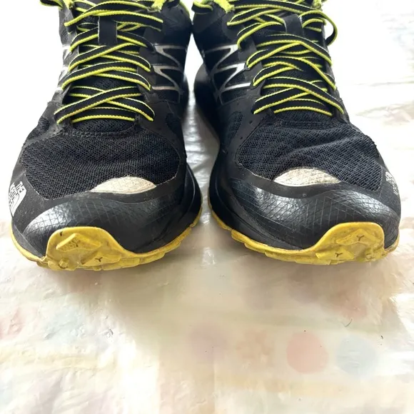The North Face Ultra Cardiac Trail Volt Running Sneaker Black Silver SZ 8.5 Worn