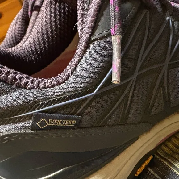 The North Face Vibrant Cradle Gore Tex Women’s Boots Purple Gray Size 8.5 EUC