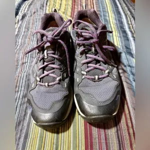 The North Face Vibrant Cradle Gore Tex Women’s Boots Purple Gray Size 8.5 EUC