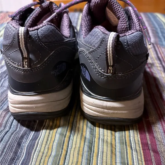 The North Face Vibrant Cradle Gore Tex Women’s Boots Purple Gray Size 8.5 EUC