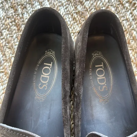 Tods Gommino driving shoes brown suede hardly worn! Quiet luxury with dustbag