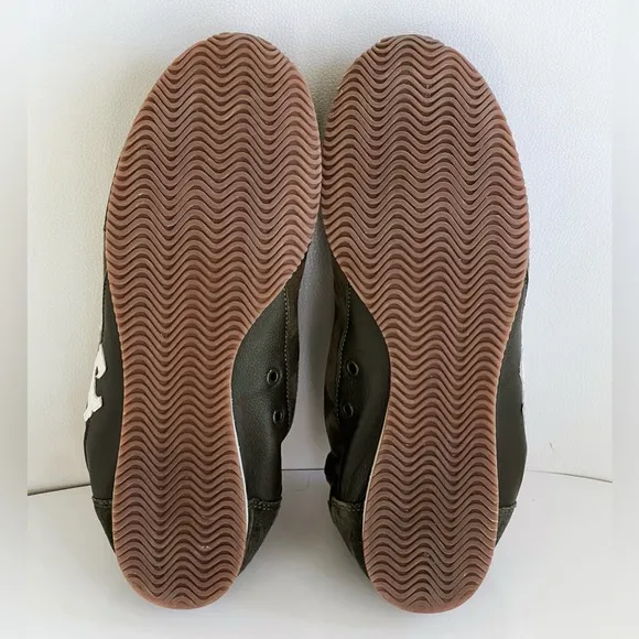 Tory Burch Suede Retro Green Suede Double Logo Low Top Sneakers Run Small Read