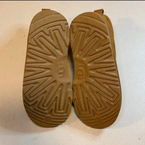 UGG Neumel II Chestnut Brown Chukka Boots Shoes 1017320K Boys Girls Unisex Kid 2