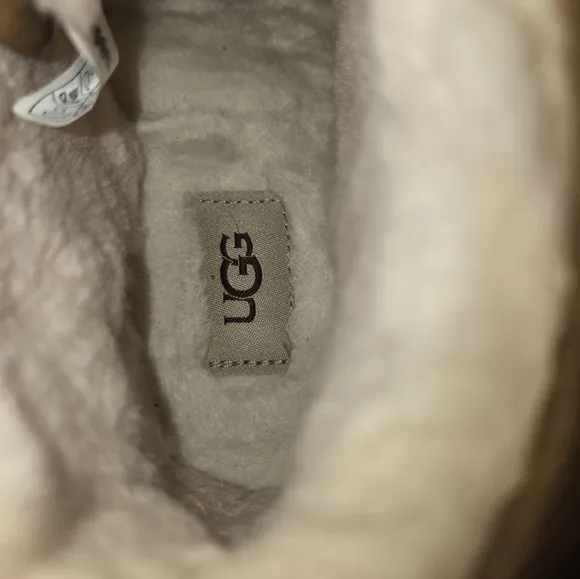 UGG Neumel Women’s Size 5 Chestnut Sherpa Lined Booties New
