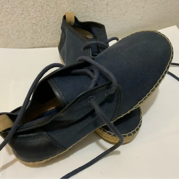 UGG1010116 Men’s lace up shoes blue  SZ 7 /39.5