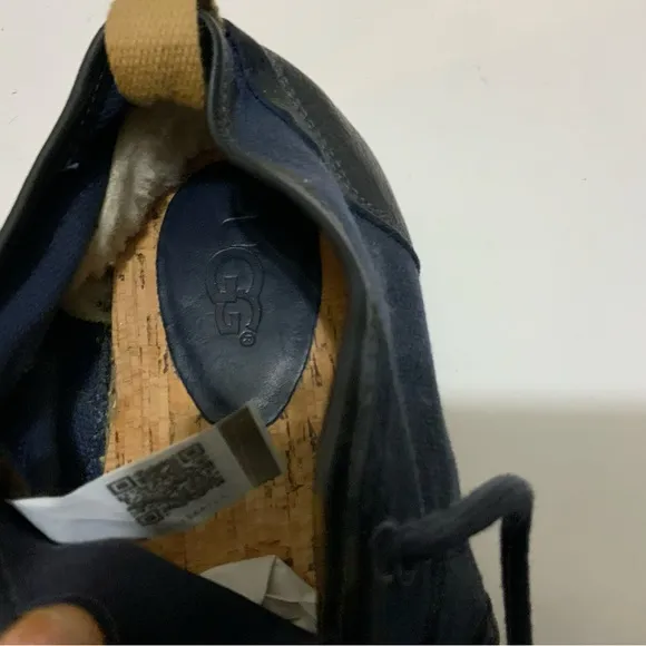 UGG1010116 Men’s lace up shoes blue  SZ 7 /39.5