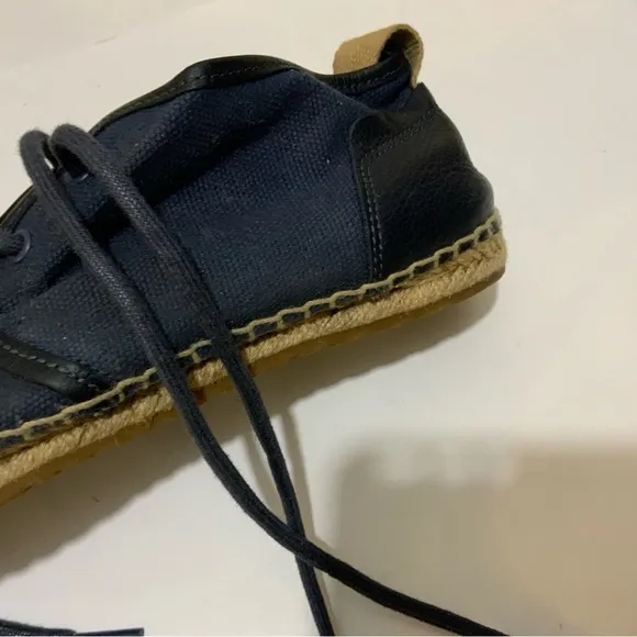 UGG1010116 Men’s lace up shoes blue  SZ 7 /39.5