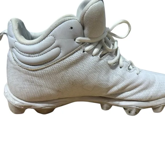 Under Armour men’s white shoes cleats size 10.5