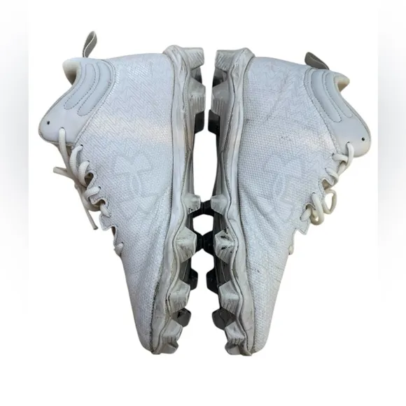 Under Armour men’s white shoes cleats size 10.5