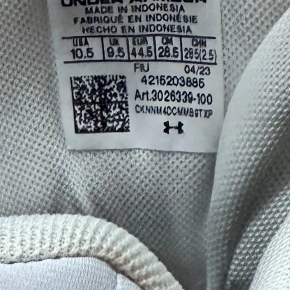 Under Armour men’s white shoes cleats size 10.5