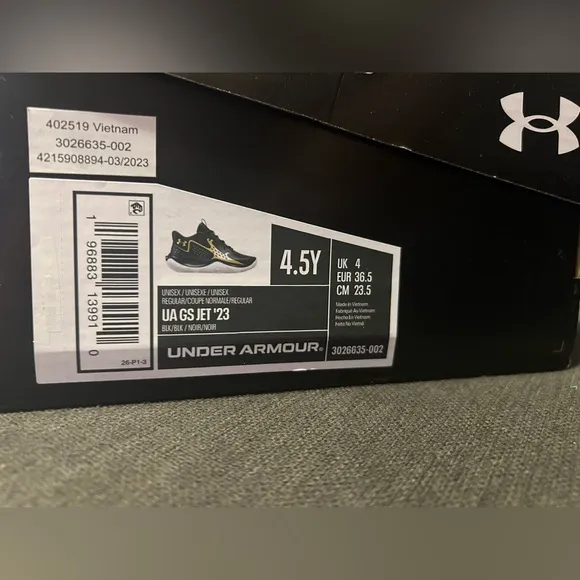 Under Armour Size 4.5 Unisex Youth Shoes