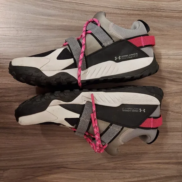 Under Armour unisex shoes