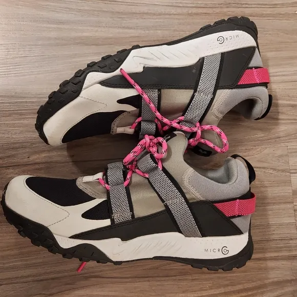 Under Armour unisex shoes