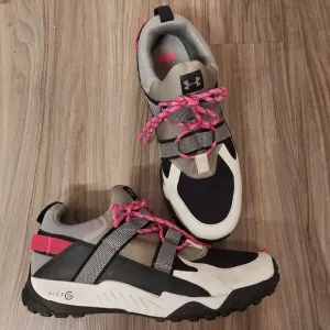 Under Armour unisex shoes