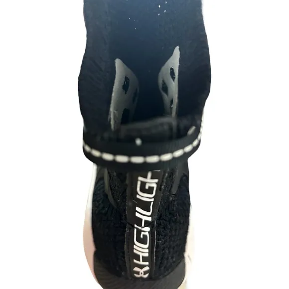 Under Armour Women’s Highlight Ace 2.0 Volleyball Shoes Size 7.5