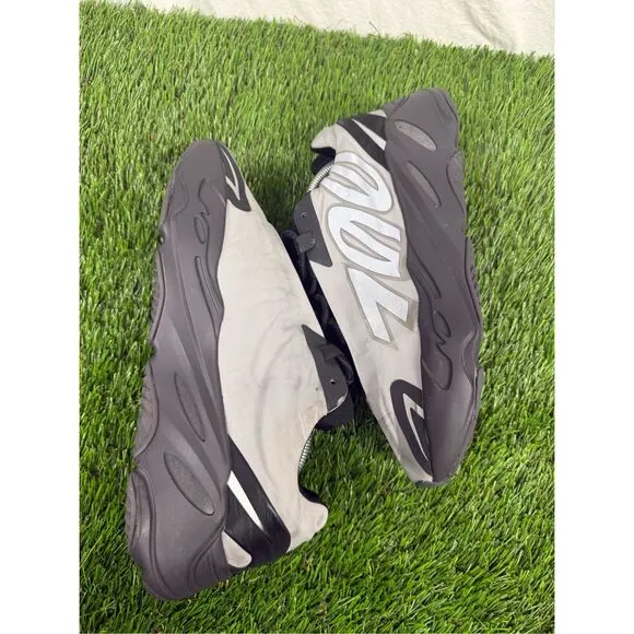 US 10.5 Adidas Yeezy 700 MNVN Mens Metallic Grey Black Reflective Boost GW9524
