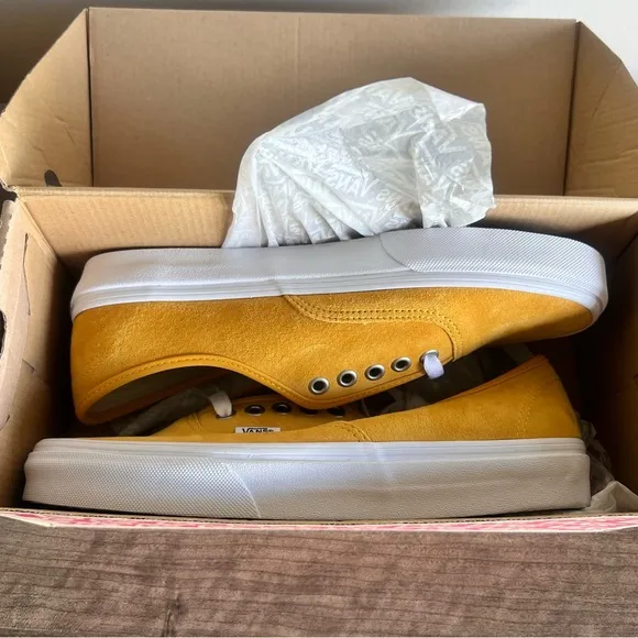VANS Authentic Pig Suede Unisex Shoe Size 8 or 9.5 #B1635A