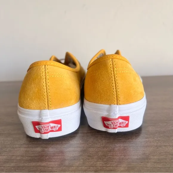 VANS Authentic Pig Suede Unisex Shoe Size 8 or 9.5 #B1635A